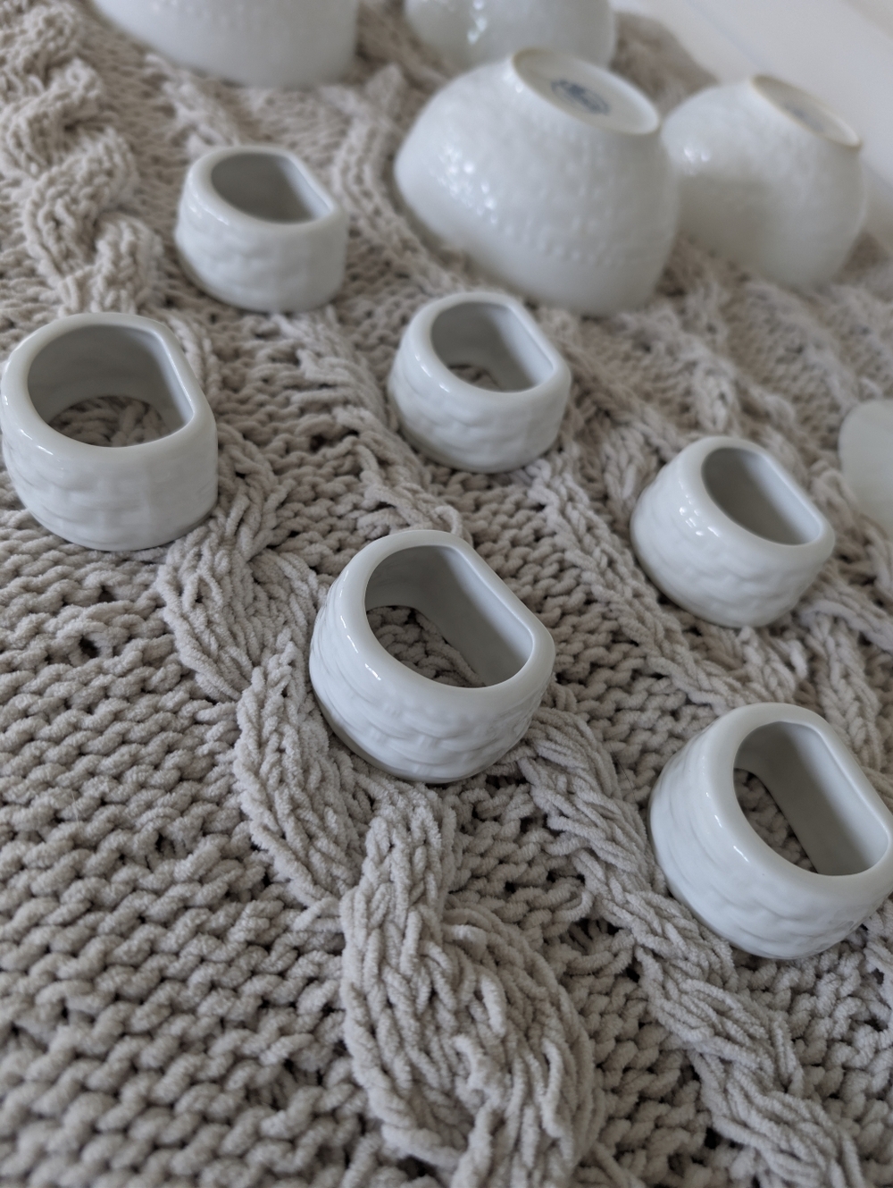 Gibson Everyday Basketweave White China Set - 18 Pieces - Picture 5 of 13